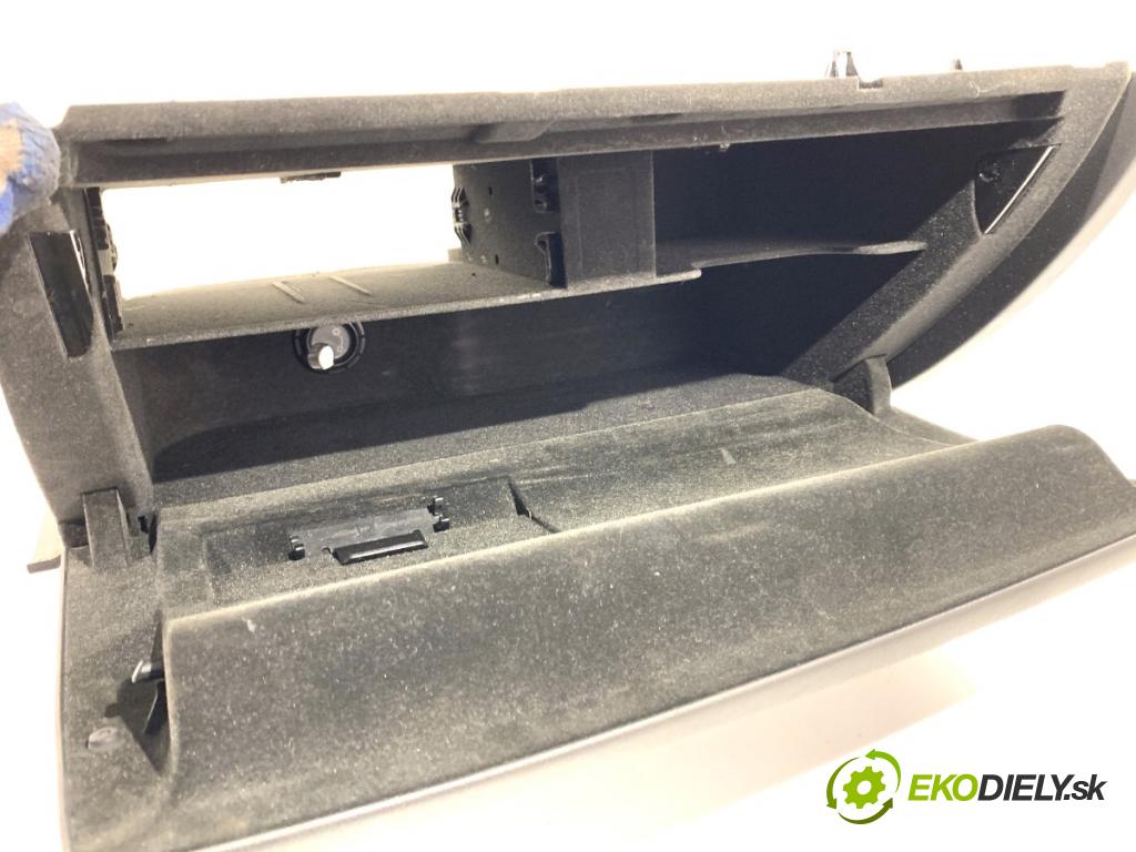 AUDI A7 4G liftback 2012 230 kW 3.0 TDI quattro 2967 Priehradka, kastlík spolujazdca  (Priehradka (kastlík))