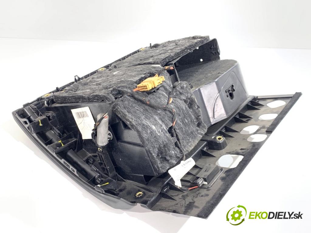 AUDI A7 4G liftback 2012 230 kW 3.0 TDI quattro 2967 Priehradka, kastlík spolujazdca  (Priehradka (kastlík))