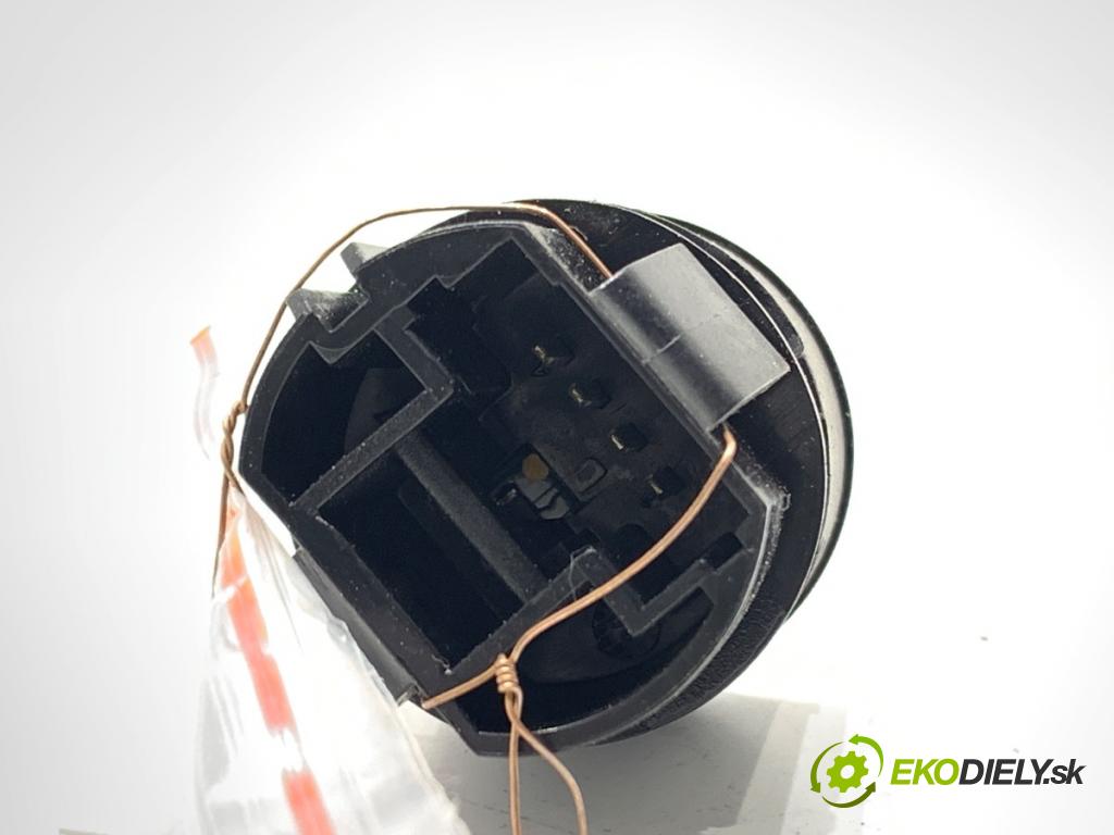 DACIA DUSTER SUV 2021 85 kW 1.5 dCi 115 (HMAD) 1461 spinačka 503211R (Spínacia skrinka)