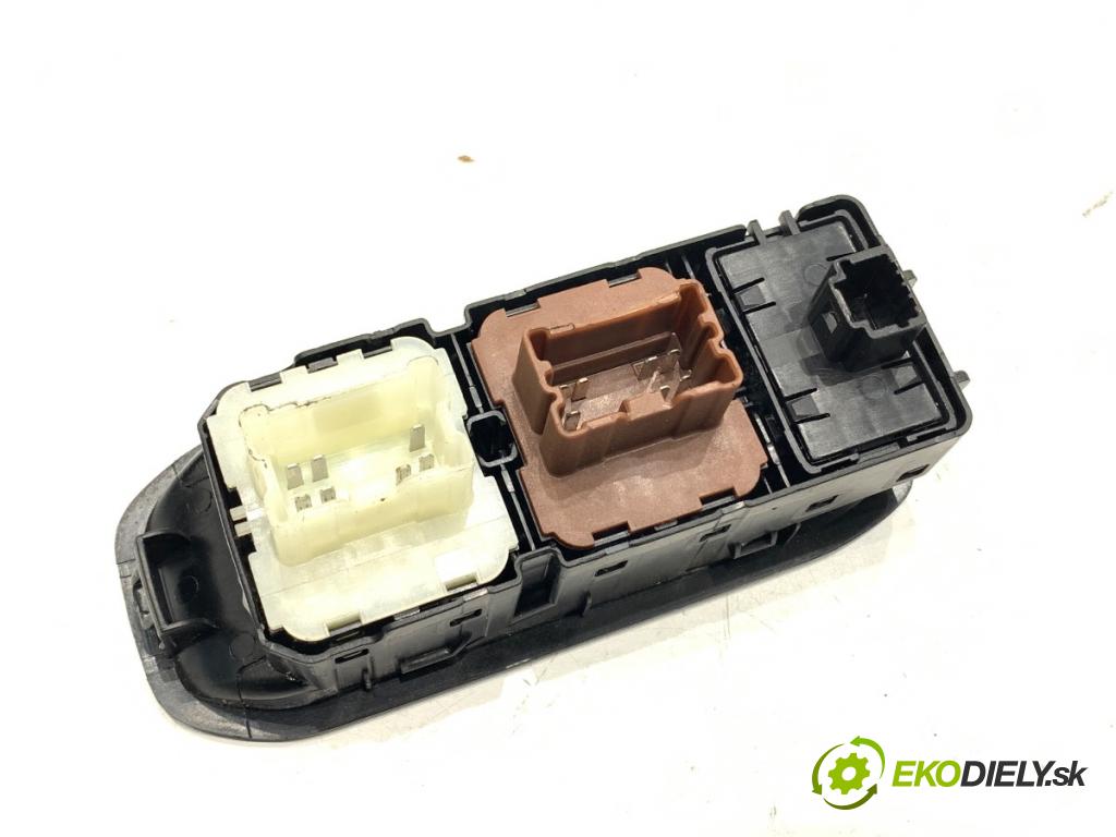 DACIA DUSTER SUV 2021 85 kW 1.5 dCi 115 (HMAD) 1461 Prepínač okien 254112588R 254113300R (Prepínacie páčky pod volantom)