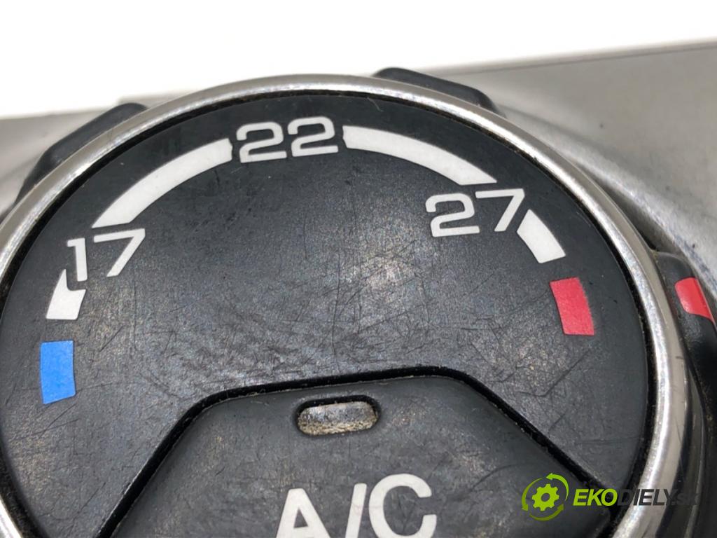 HONDA CR-V II SUV 2005 103 kW 2.2 CTDi (RD9) 2204 Panel ovládania kúrenia D026Z (Prepínacie páčky pod volantom)