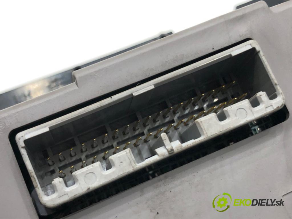 HONDA CR-V II SUV 2005 103 kW 2.2 CTDi (RD9) 2204 Panel ovládania kúrenia D026Z (Prepínacie páčky pod volantom)