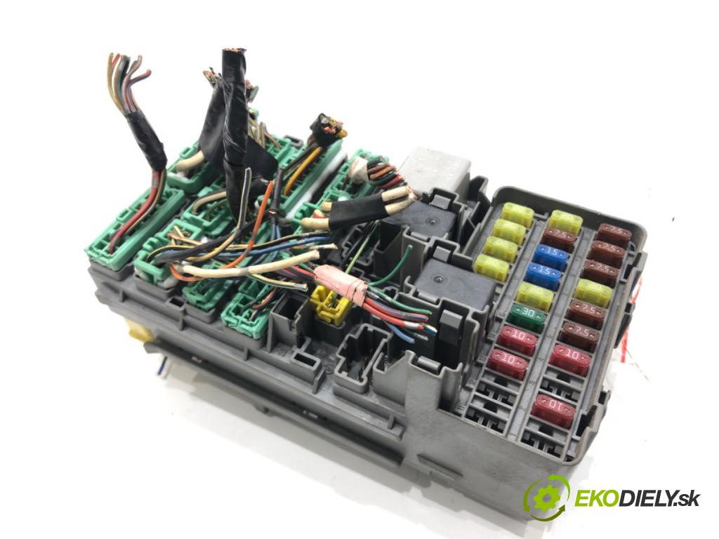 HONDA CR-V II SUV 2005 103 kW 2.2 CTDi (RD9) 2204 modul BSI 3820A-S9A-G030 (Pojistková skříňka)