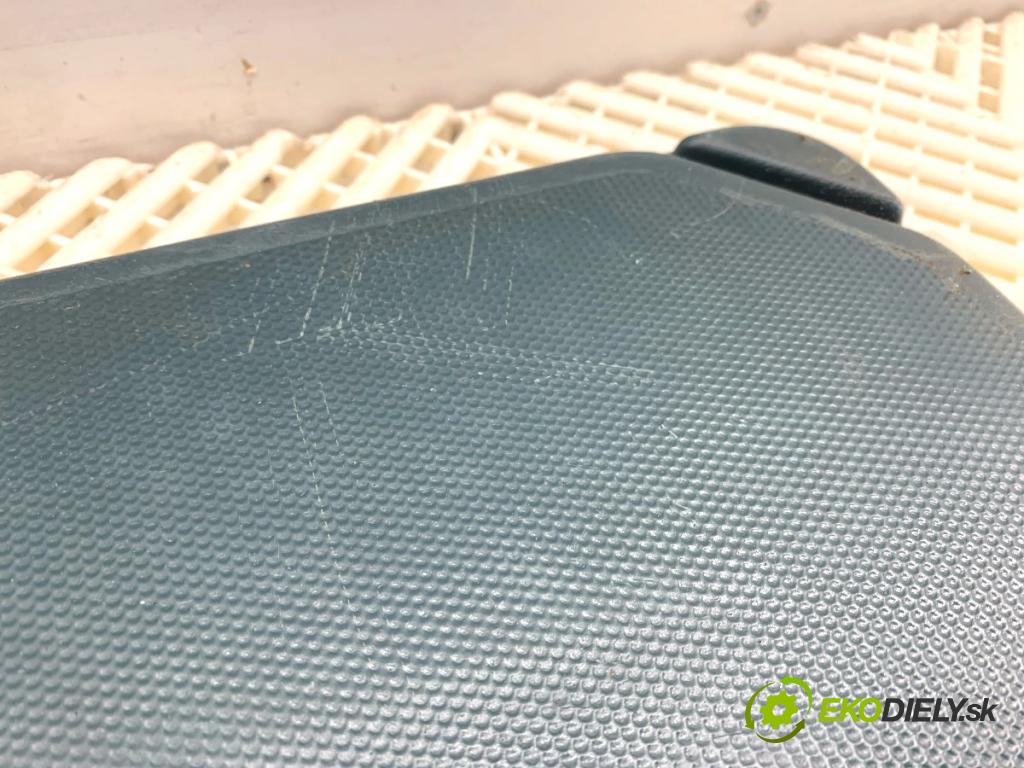 HONDA CR-V II SUV 2005 103 kW 2.2 CTDi (RD9) 2204 stolík