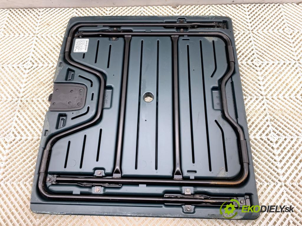 HONDA CR-V II SUV 2005 103 kW 2.2 CTDi (RD9) 2204 stolík