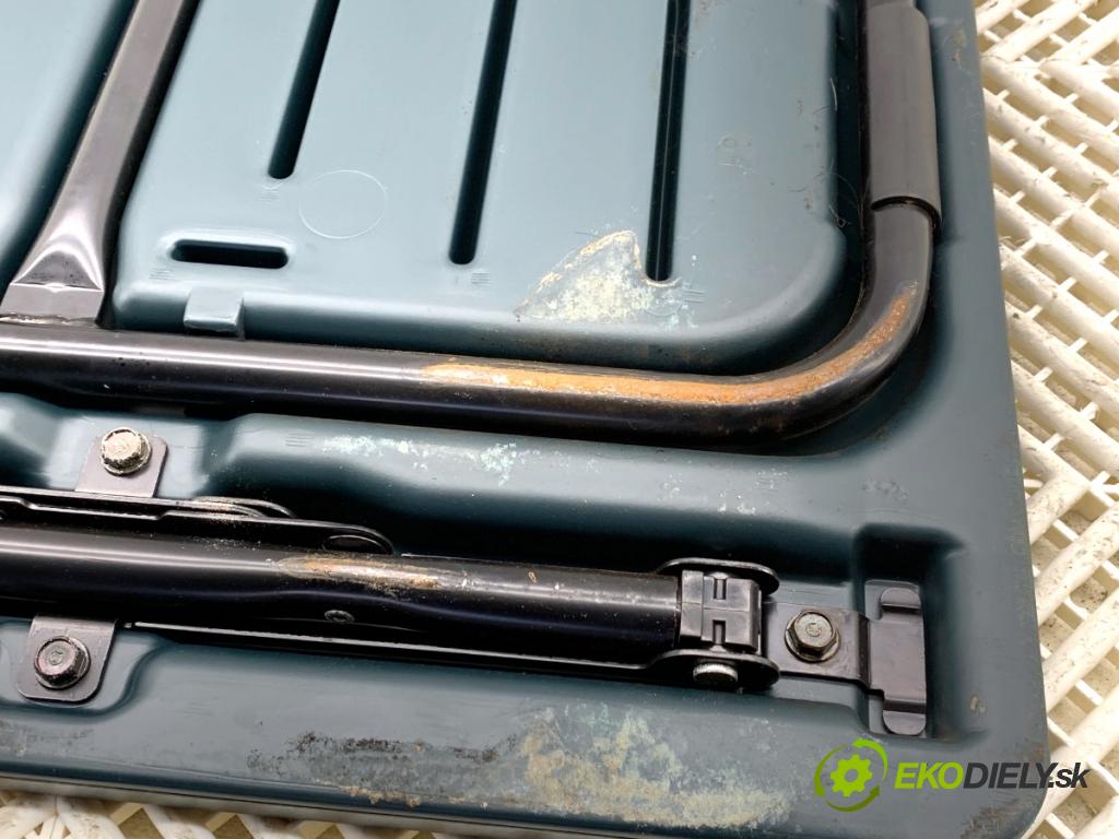 HONDA CR-V II SUV 2005 103 kW 2.2 CTDi (RD9) 2204 stolík