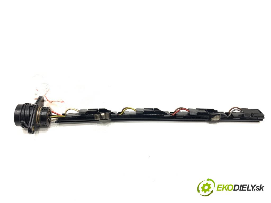 VW GOLF V Kombi 2007 77 kW 1.9 TDI 1896 Lišta elektrická vstrekov 038971600