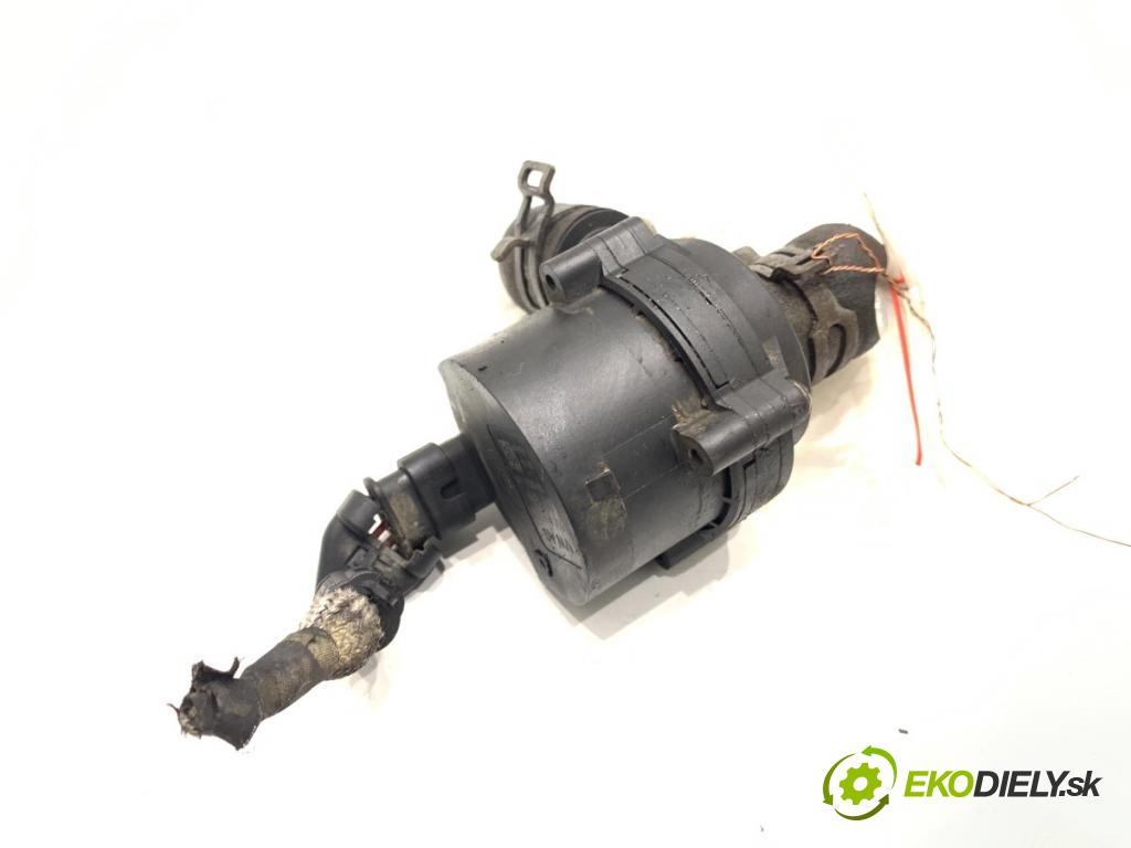 VW GOLF VII liftback 2016 81 kW 1.6 TDI 1598 DALŠÍ: Pumpa vody 5Q0965567J (Vodná pumpa)