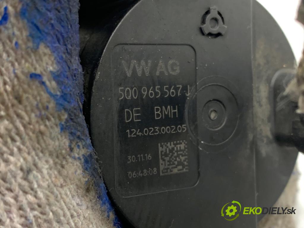 VW GOLF VII liftback 2016 81 kW 1.6 TDI 1598 DALŠÍ: Pumpa vody 5Q0965567J (Vodná pumpa)