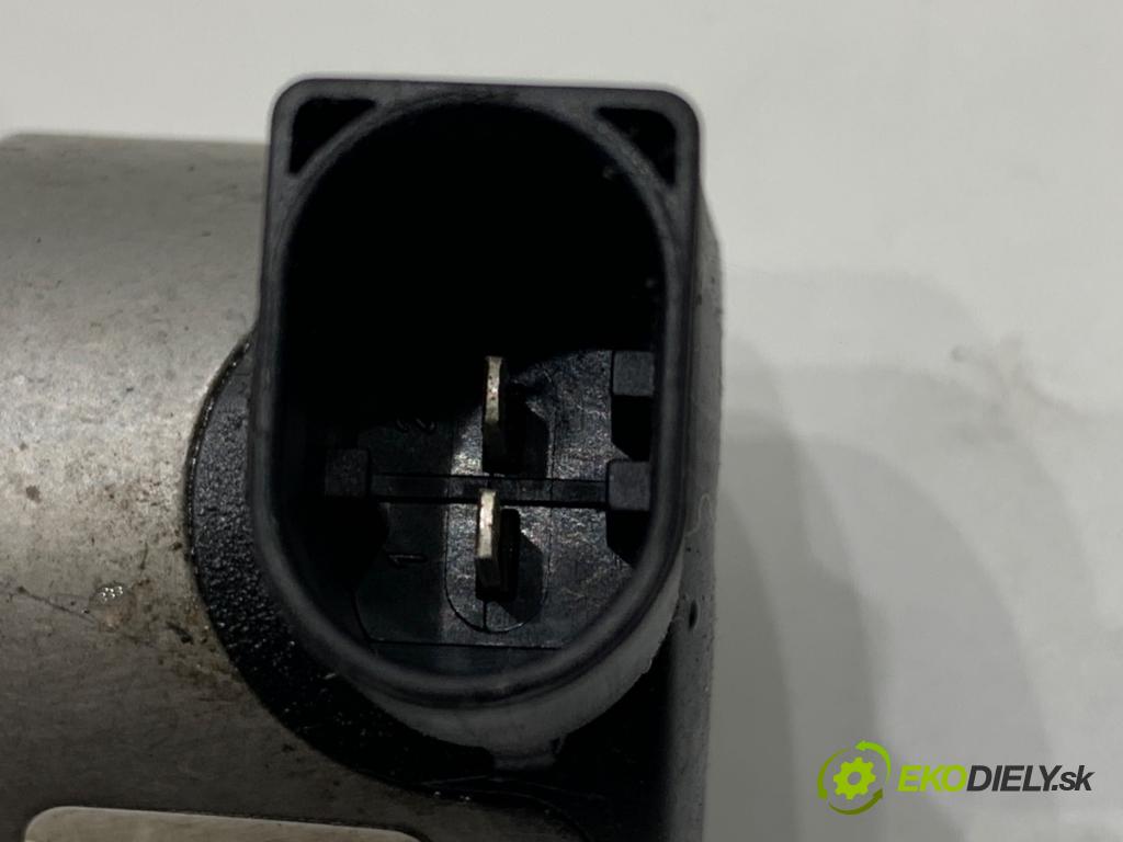 VW GOLF VII liftback 2016 81 kW 1.6 TDI 1598 Lišta vstrekovacia 04L130089F 04L130764B (Vstrekovacia lišta)