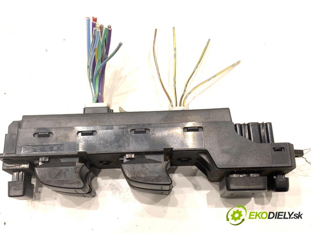 MAZDA CX-7 SUV 2007 191 kW 2.3 MZR DISI Turbo AWD (ER3P) 2261 Prepínač okien K0021 (Prepínacie páčky pod volantom)