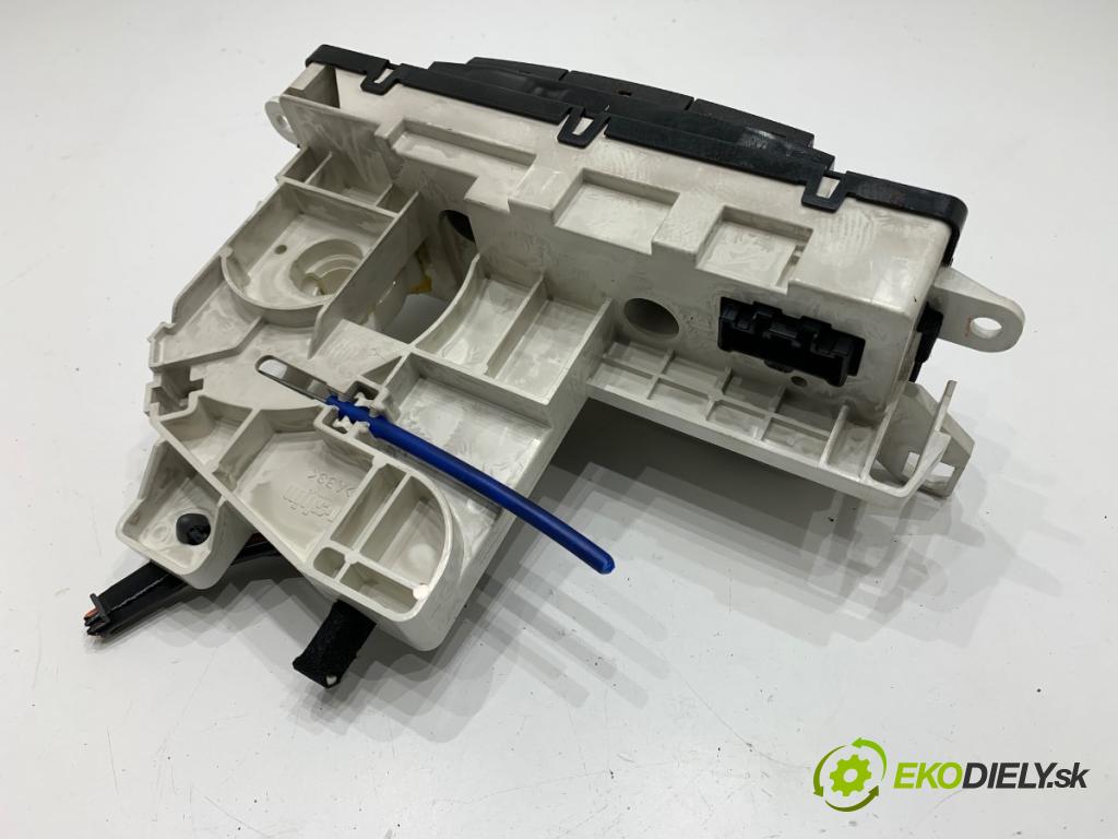 MAZDA CX-7 SUV 2007 191 kW 2.3 MZR DISI Turbo AWD (ER3P) 2261 Panel ovládania kúrenia M1900EG21 (Prepínacie páčky pod volantom)