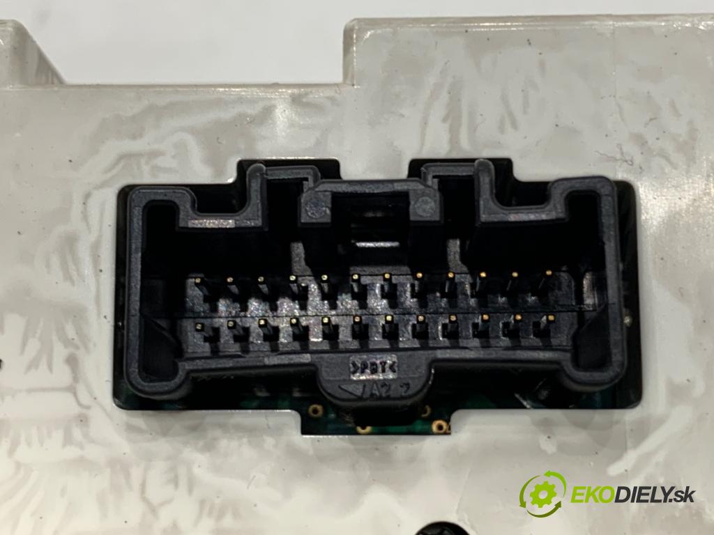 MAZDA CX-7 SUV 2007 191 kW 2.3 MZR DISI Turbo AWD (ER3P) 2261 Panel ovládania kúrenia M1900EG21 (Prepínacie páčky pod volantom)