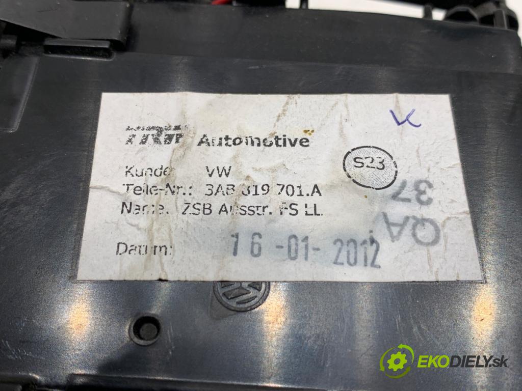VW CC B7 coupe 2013 147 kW 2.0 TFSI 1984 mří topení levý přední část 3AB319701A