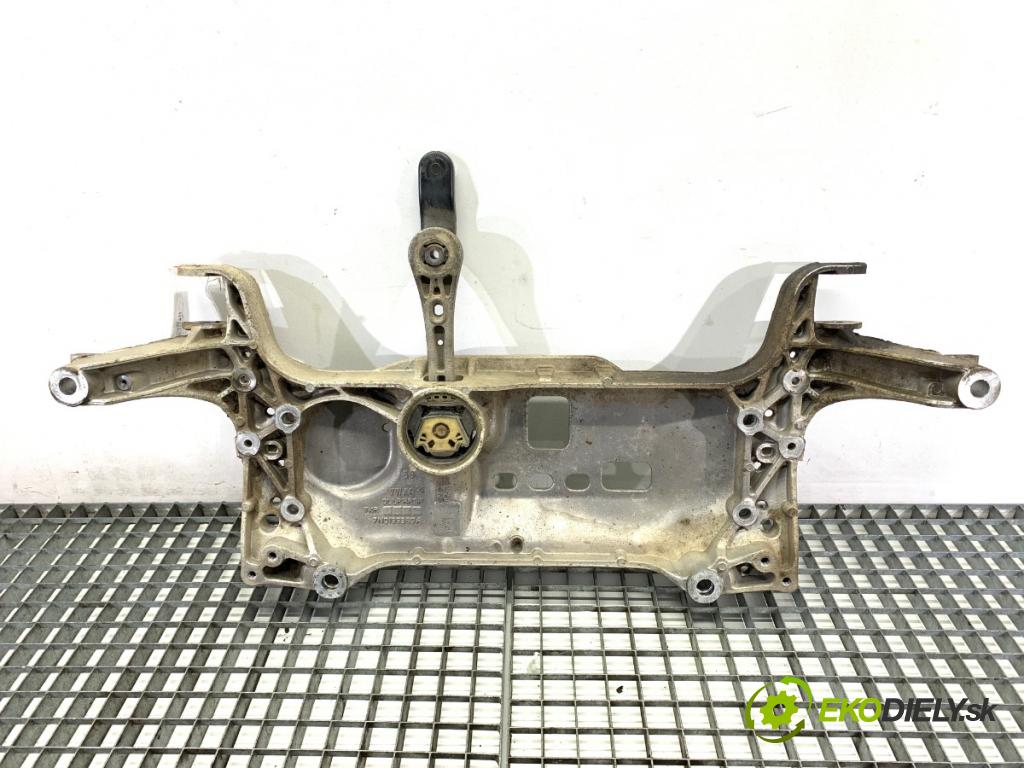 VW CC B7 coupe 2013 147 kW 2.0 TFSI 1984 výztuha pod motor 7N0199369A (Přední výztuha)