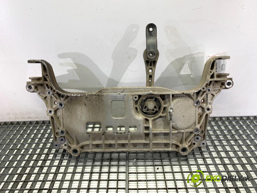 VW CC B7 coupe 2013 147 kW 2.0 TFSI 1984 výztuha pod motor 7N0199369A (Přední výztuha)