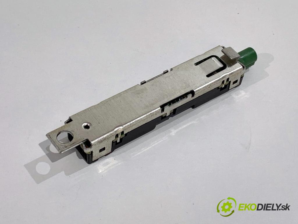 AUDI A7 4G liftback 2012 230 kW 3.0 TDI quattro 2967 Zosilňovač Antenní: 4G8035225F (Zosilňovač)