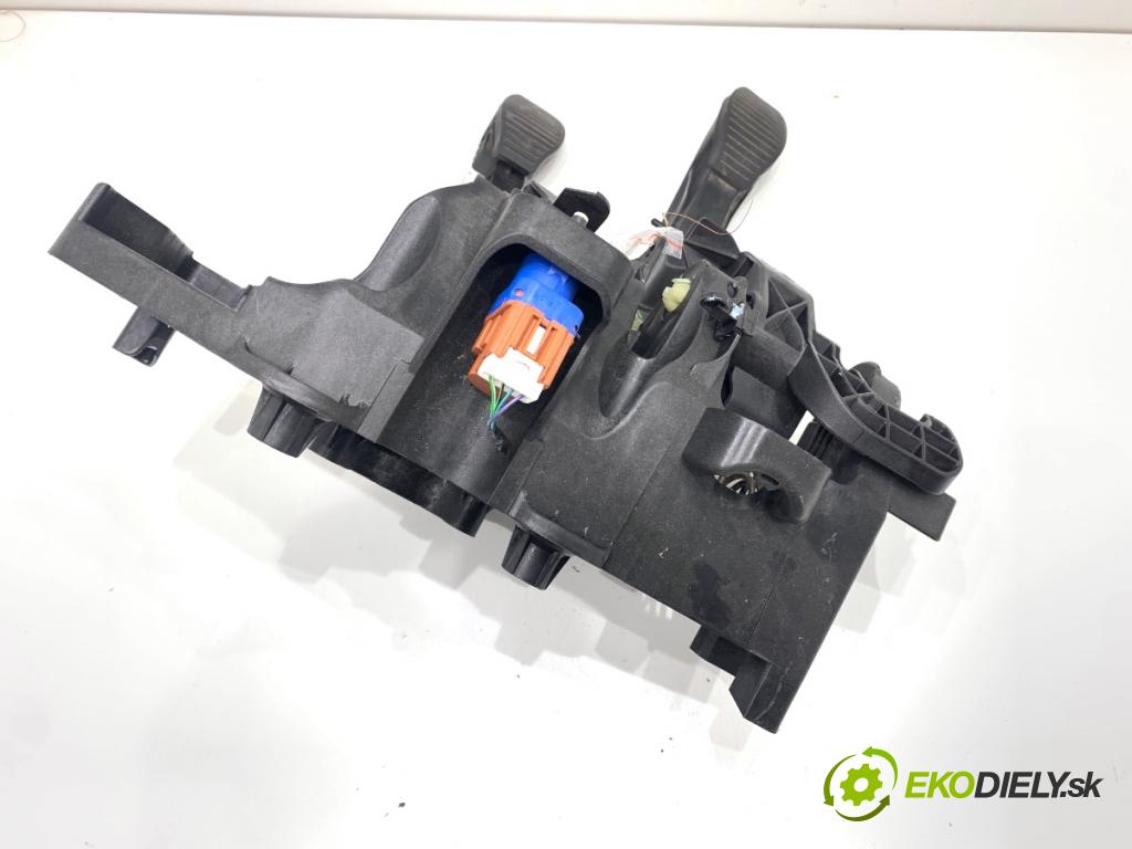 FIAT DOBLO II Nadwozie pełne/minivan 2016 66 kW 1.3 D Multijet 1248 PEDÁL: manuálne  (Potenciometer plynového pedálu)