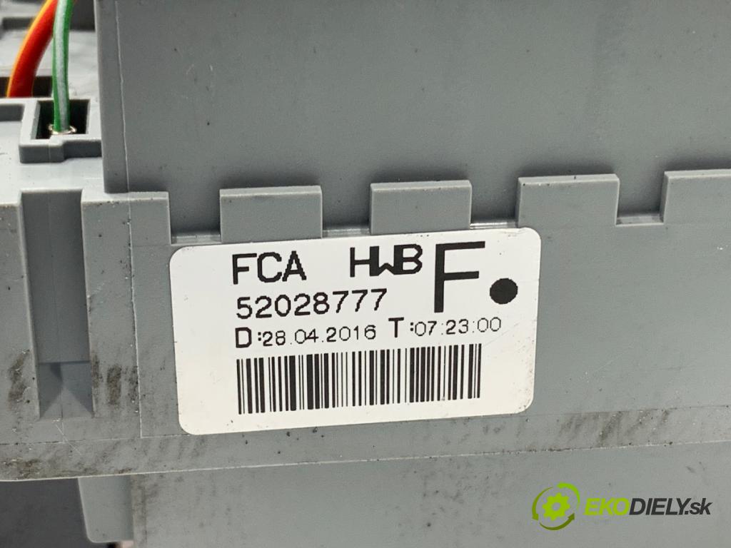 FIAT DOBLO II Nadwozie pełne/minivan 2016 66 kW 1.3 D Multijet 1248 skříňka poistková 52028777 (Pojistková skříňka)