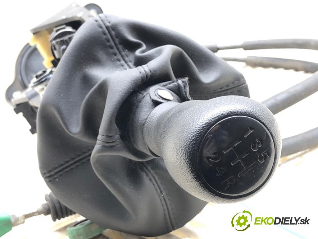 FIAT DOBLO II Nadwozie pełne/minivan 2016 66 kW 1.3 D Multijet 1248 Kulisa 50294312 (Rýchlostná páka (kulisa))