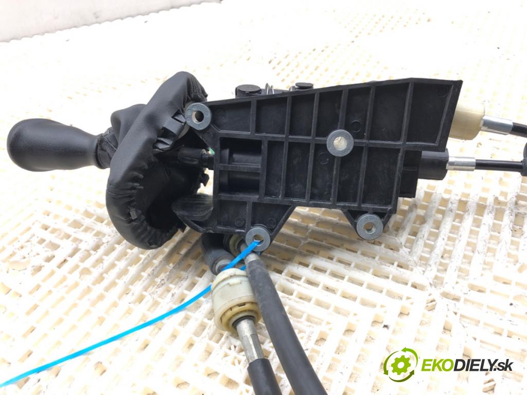 FIAT DOBLO II Nadwozie pełne/minivan 2016 66 kW 1.3 D Multijet 1248 Kulisa 50294312 (Rýchlostná páka (kulisa))