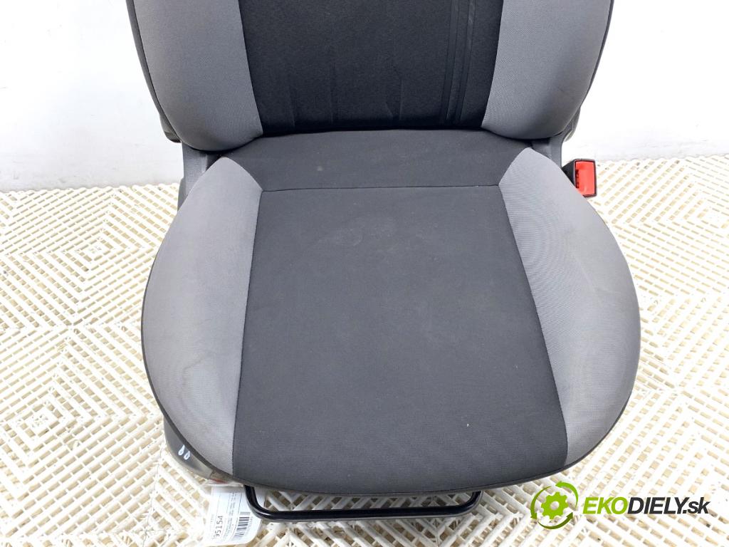 FIAT DOBLO II Nadwozie pełne/minivan 2016 66 kW 1.3 D Multijet 1248 Sedadlo pravy predný
