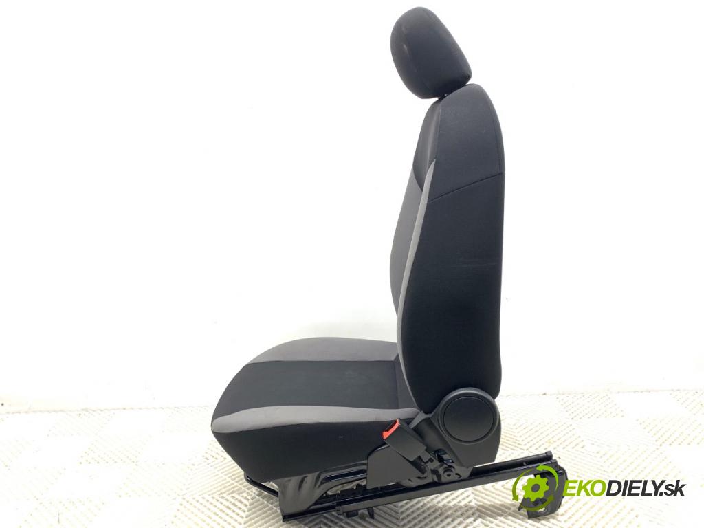 FIAT DOBLO II Nadwozie pełne/minivan 2016 66 kW 1.3 D Multijet 1248 Sedadlo pravy predný
