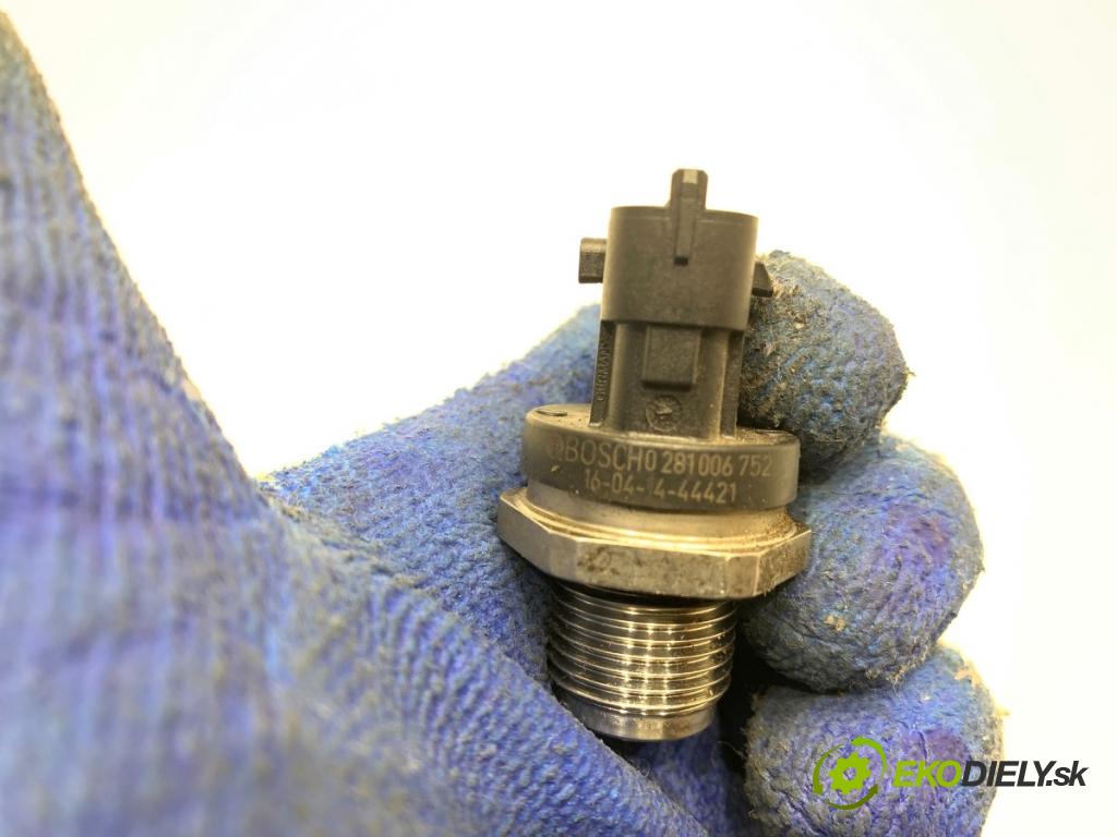 FIAT DOBLO II Nadwozie pełne/minivan 2016 66 kW 1.3 D Multijet 1248 Snímač tlaku paliva 0281006752 (Snímač)