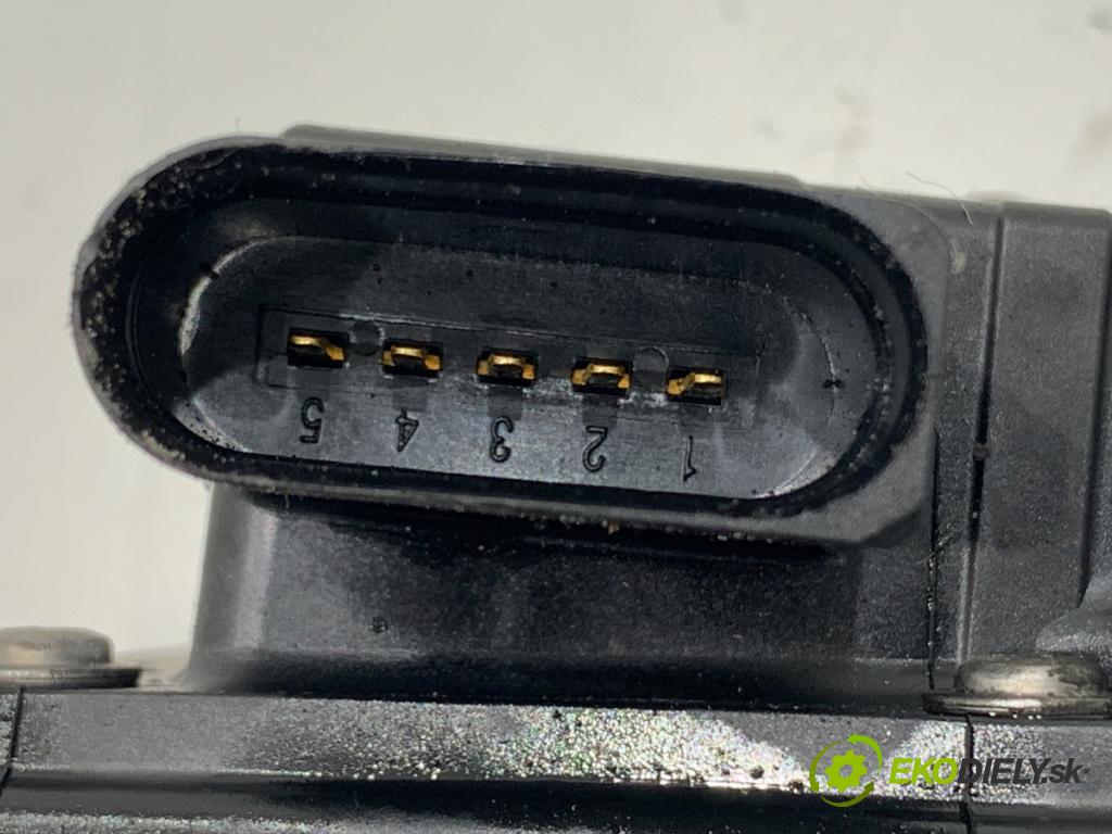 AUDI A6 C7 sedan 2013 150 kW 3.0 TDI quattro 2967 Škrtiaca klapka 19113B0677 (Škrtiaca klapka)