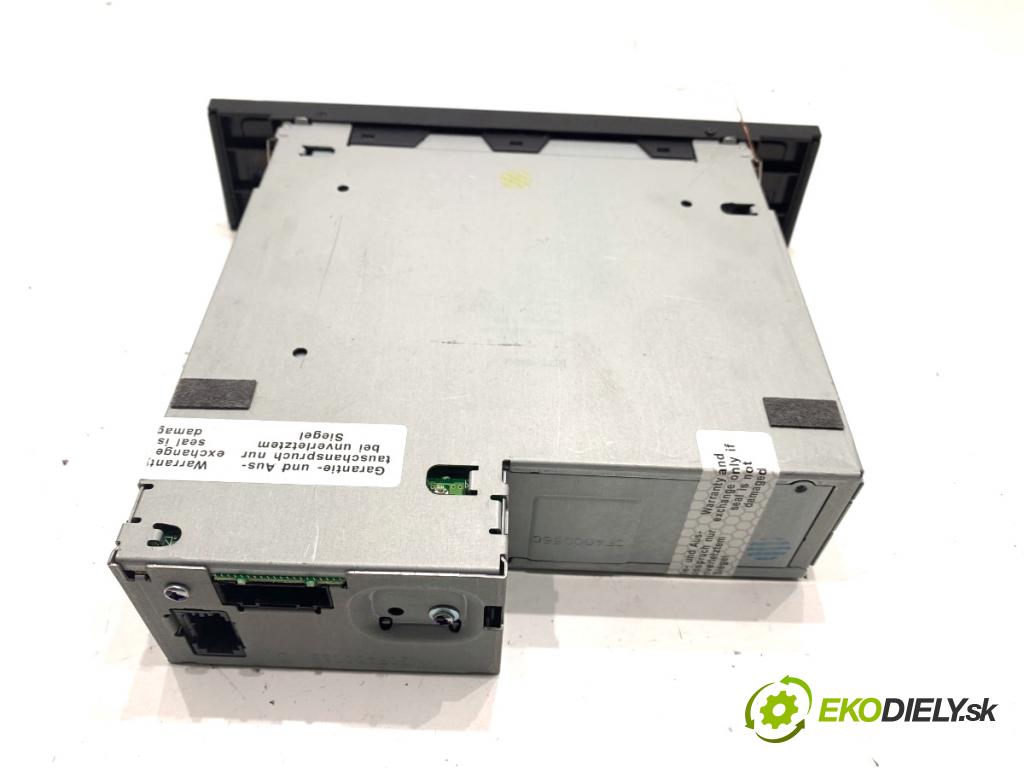 AUDI Q7 4L SUV 2007 171 kW 3.0 TDI quattro 2967 měnič CD 4L0035110 (CD měnič)