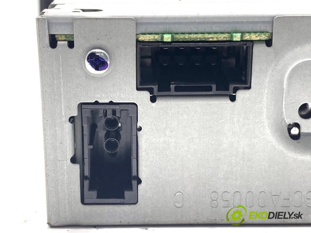 AUDI Q7 4L SUV 2007 171 kW 3.0 TDI quattro 2967 měnič CD 4L0035110 (CD měnič)