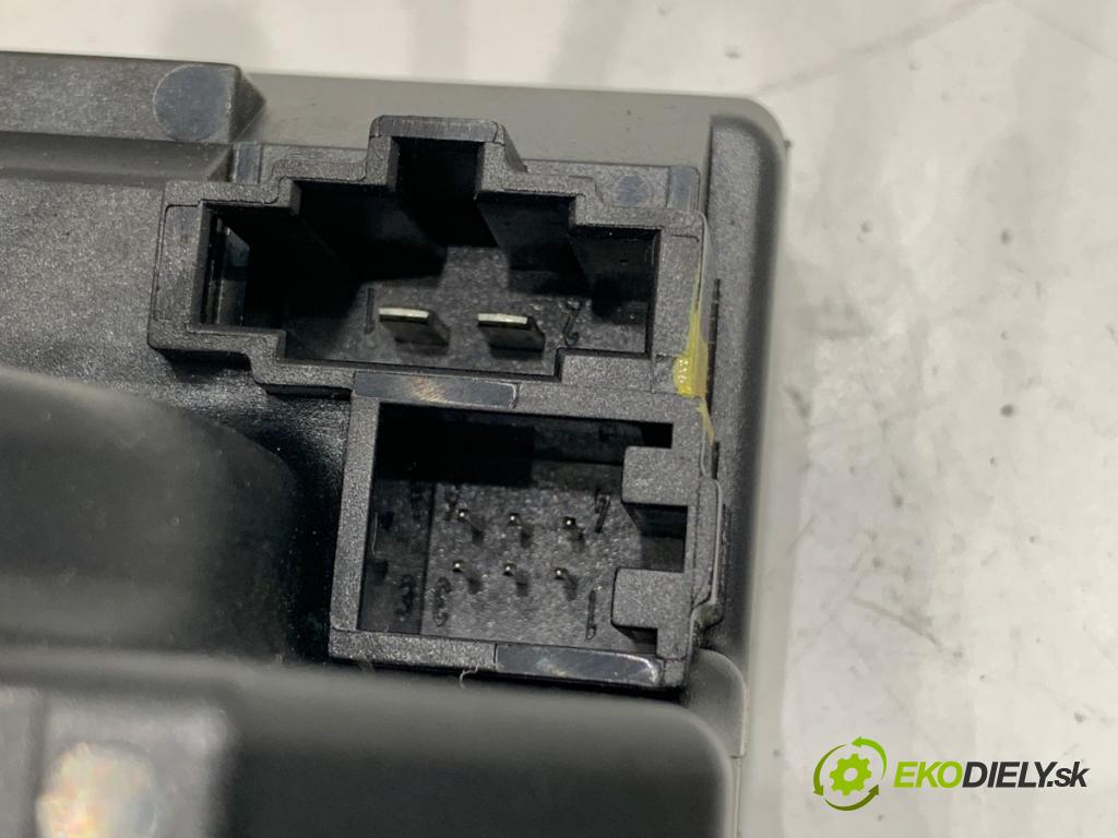 AUDI Q7 4L SUV 2007 171 kW 3.0 TDI quattro 2967 spinačka 4F0910131G (Spínacia skrinka)