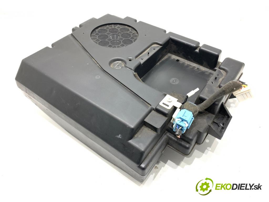 HONDA CR-V III SUV 2007 103 kW 2.2 i-CTDi 4WD (RE6) 2204 subwoofer TLM1809 (Audio zariadenie)