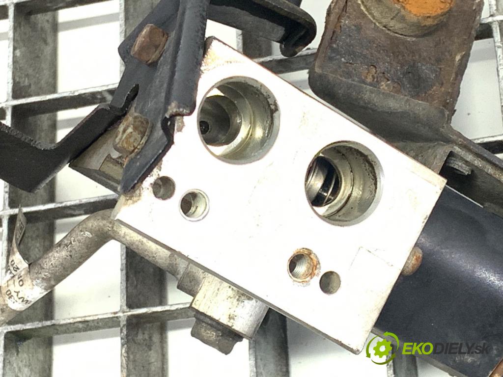 HONDA CR-V III SUV 2007 103 kW 2.2 i-CTDi 4WD (RE6) 2204 rúrka klimatizace  (Trubka klimatizace)