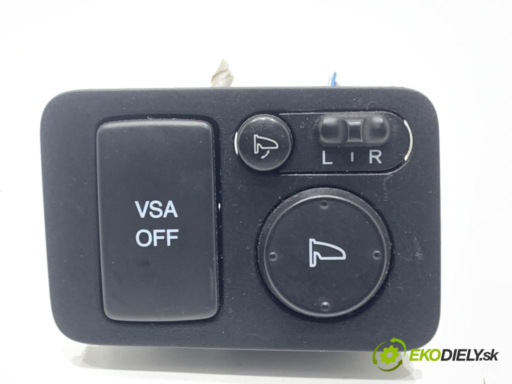 HONDA CR-V III SUV 2007 103 kW 2.2 i-CTDi 4WD (RE6) 2204 Prepínač nastavenia spätných zrkadiel M33212 (Prepínacie páčky pod volantom)