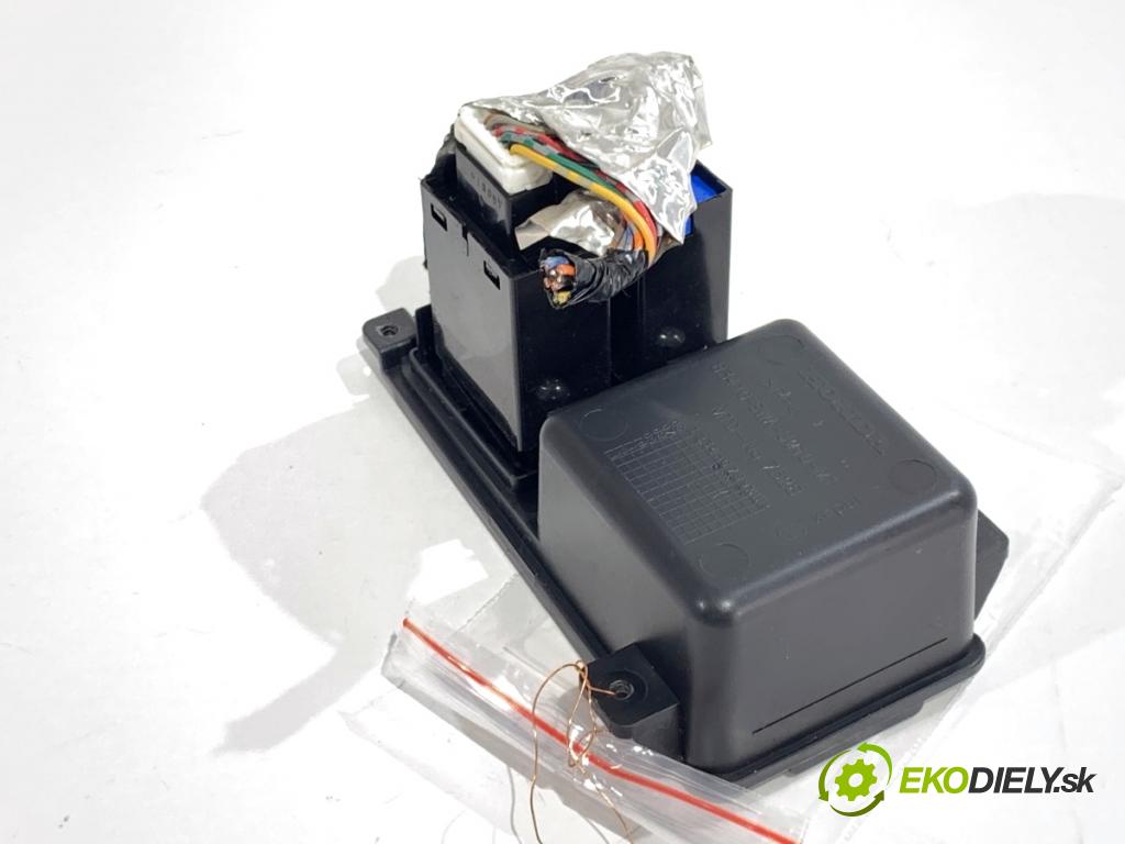 HONDA CR-V III SUV 2007 103 kW 2.2 i-CTDi 4WD (RE6) 2204 Prepínač ohrievania, vyhrievania sedačky 83410-SWA-U010-M1 (Prepínacie páčky pod volantom)