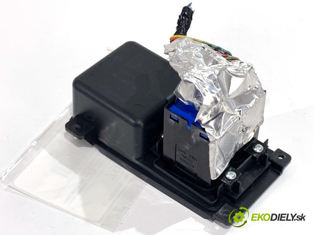 HONDA CR-V III SUV 2007 103 kW 2.2 i-CTDi 4WD (RE6) 2204 Prepínač ohrievania, vyhrievania sedačky 83410-SWA-U010-M1 (Prepínacie páčky pod volantom)