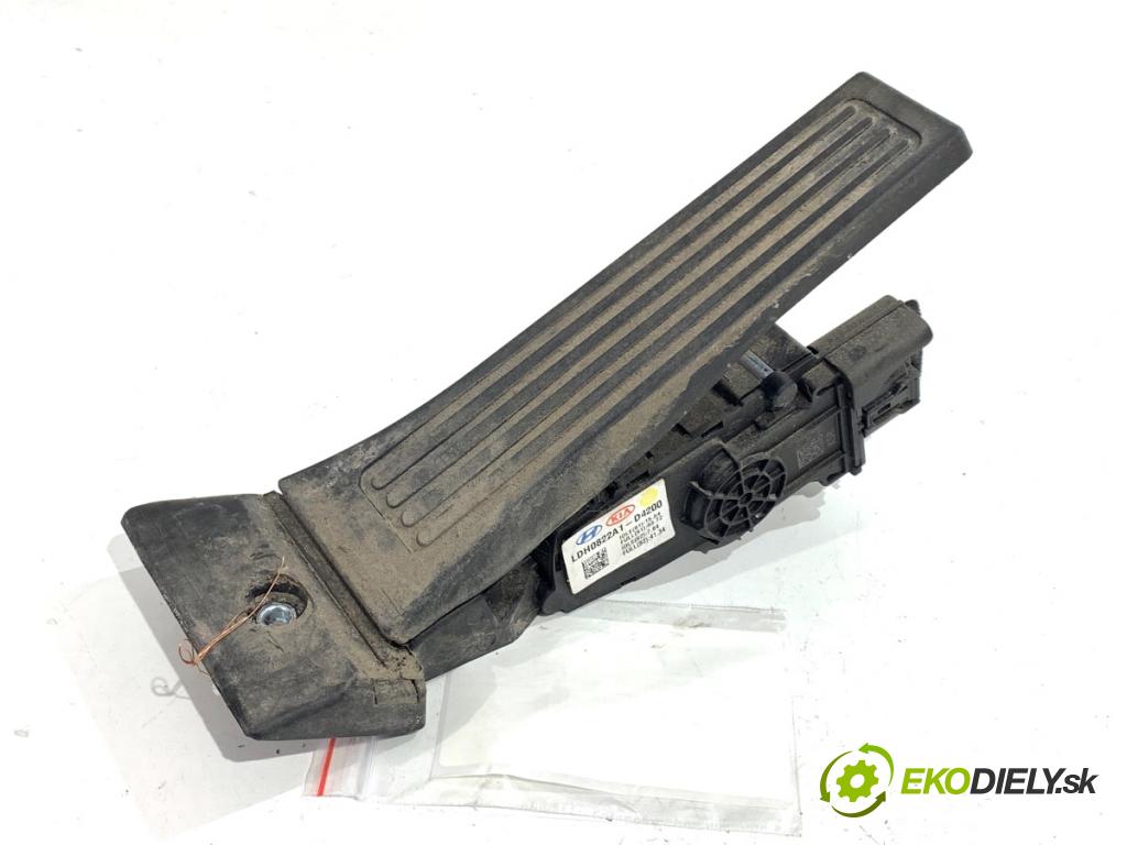 KIA OPTIMA sedan 2016 104 kW 1.7 CRDi 1685 Potenciometer plynu 0822A1-D4200 (Potenciometer plynového pedálu)