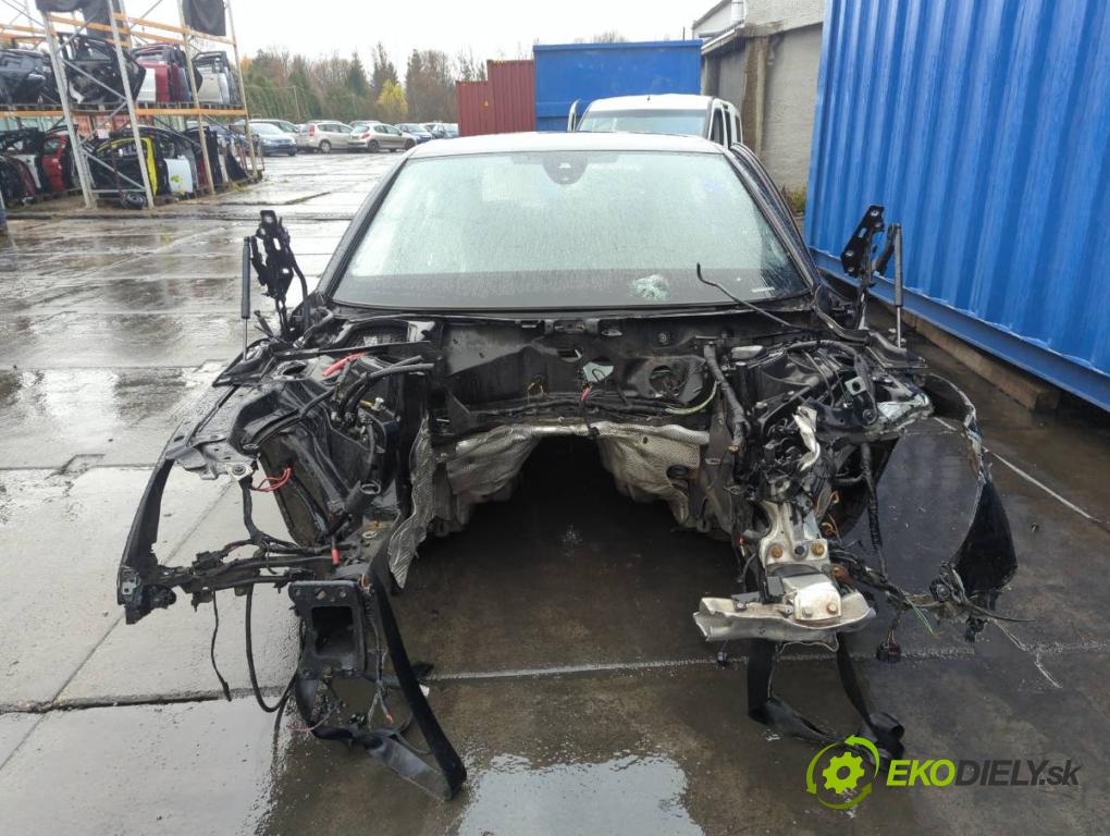 AUDI A4 B9 Kombi 2016 110 kW 2.0 TDI 1968 karoséria ČTVRŤÁK: Blatník zad ľavy pravy prah strecha PODŁUŻNICA ľavy pravy