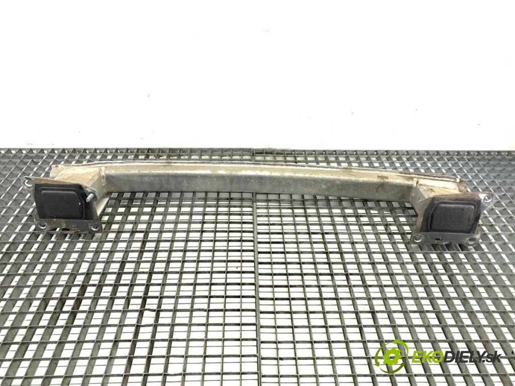 AUDI A4 B9 Kombi 2016 110 kW 2.0 TDI 1968 výztuha nárazníka zadní část 8W0807309 (Zadní výztuha)