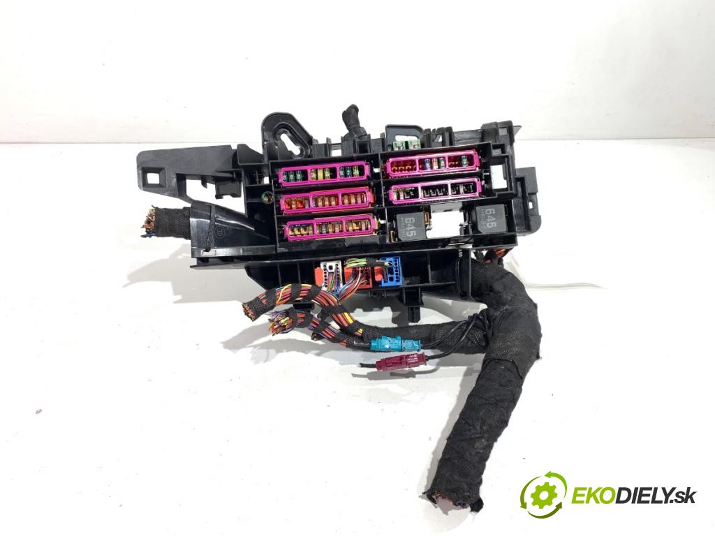 AUDI A4 B9 Kombi 2016 110 kW 2.0 TDI 1968 skříňka poistková 8W0971845AJ (Pojistková skříňka)