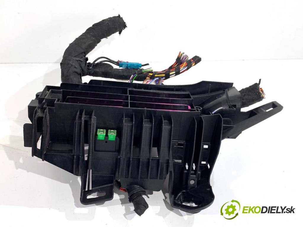 AUDI A4 B9 Kombi 2016 110 kW 2.0 TDI 1968 skříňka poistková 8W0971845AJ (Pojistková skříňka)