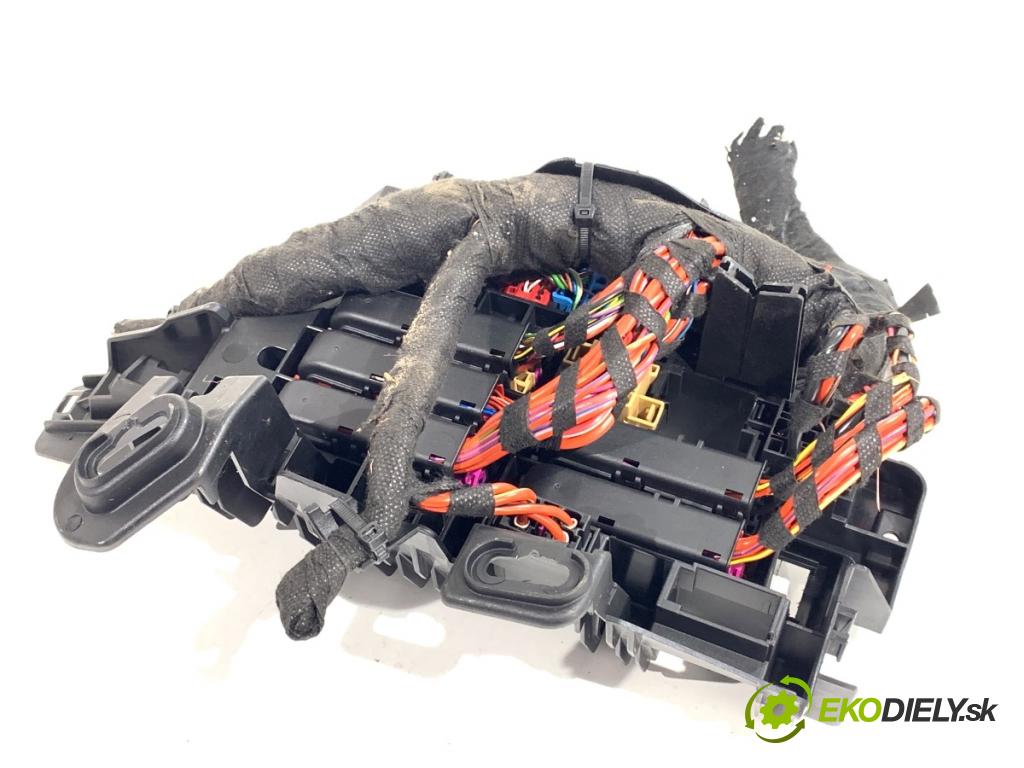 AUDI A4 B9 Kombi 2016 110 kW 2.0 TDI 1968 skříňka poistková 8W0971845AJ (Pojistková skříňka)