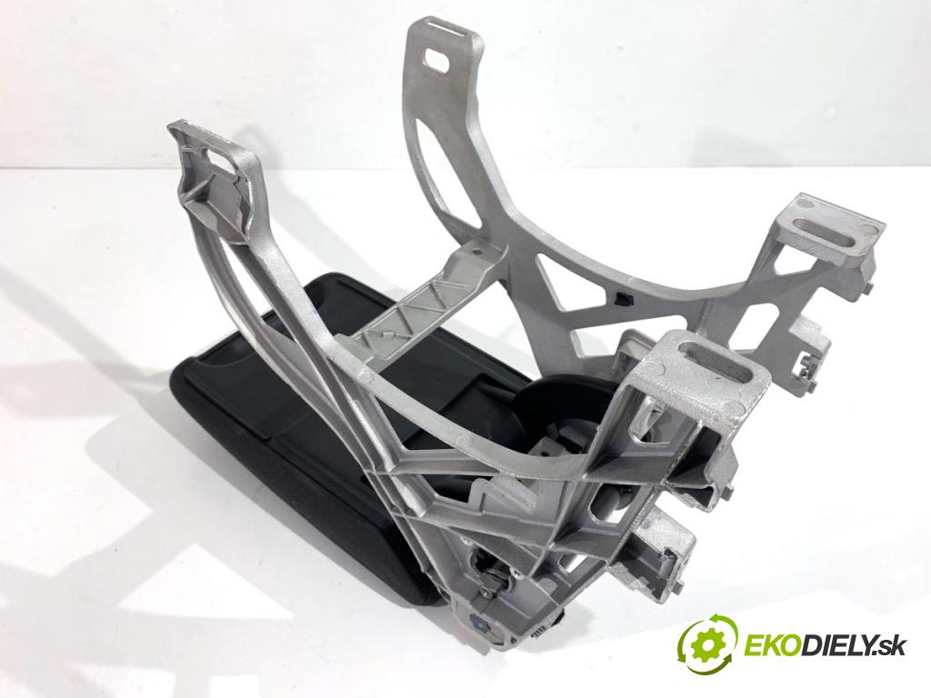 AUDI A4 B9 Kombi 2016 110 kW 2.0 TDI 1968 Lakťová opierka 8W0864283A (Lakťová opierka)