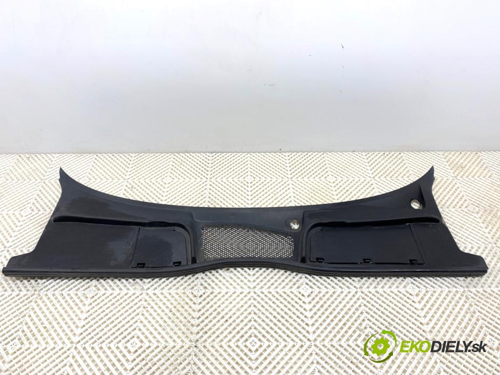 AUDI A4 B9 Kombi 2016 110 kW 2.0 TDI 1968 Torpédo, plast pod čelné okno 8W1819403 (Torpédo (plast pod čelným sklom))