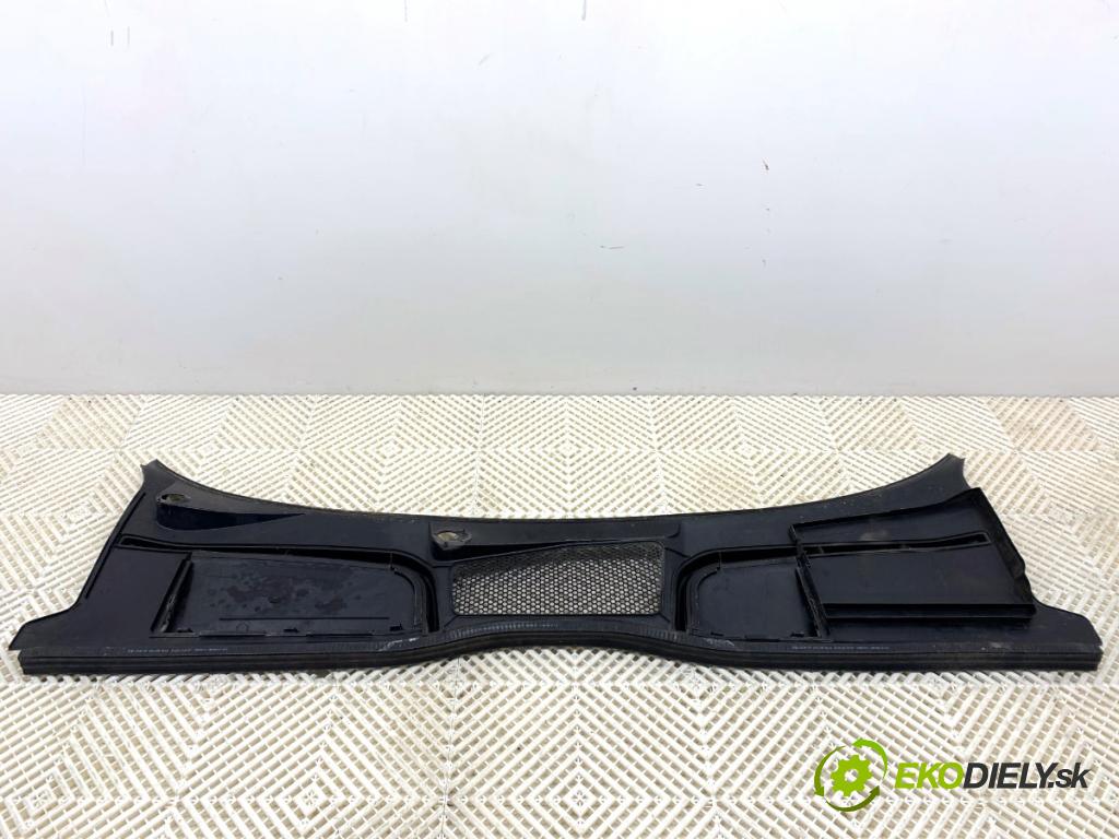 AUDI A4 B9 Kombi 2016 110 kW 2.0 TDI 1968 Torpédo, plast pod čelné okno 8W1819403 (Torpédo (plast pod čelným sklom))