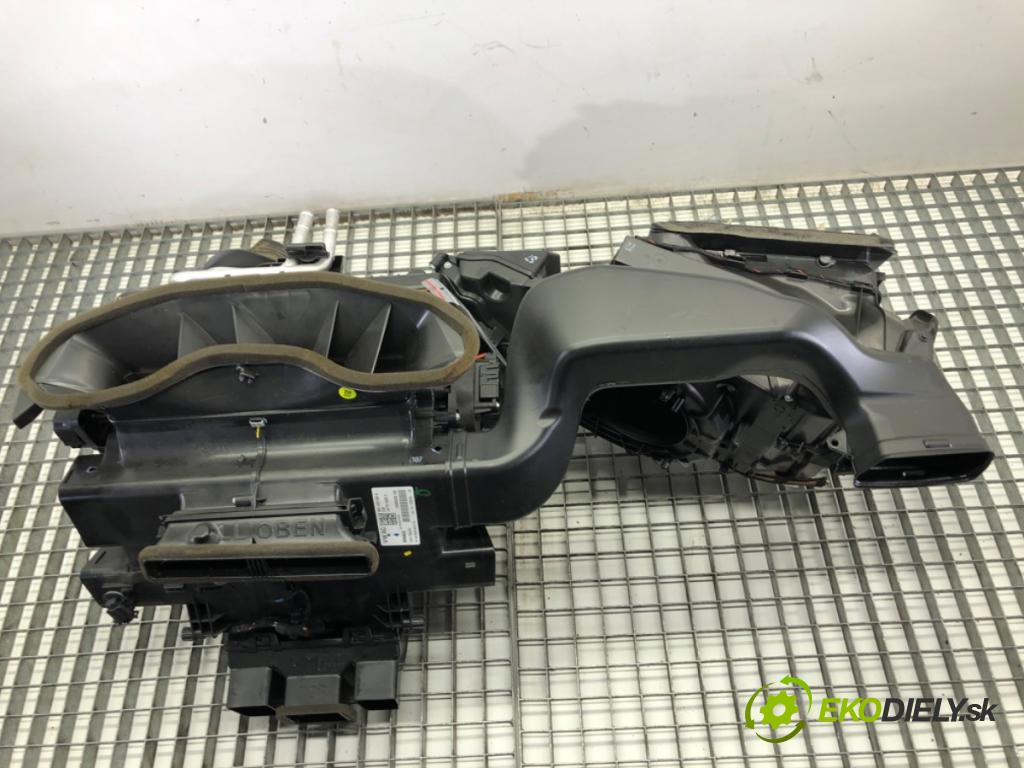 AUDI A4 B9 Kombi 2016 110 kW 2.0 TDI 1968 Výhrevné teleso, radiátor kúrenia komplet KOMBAJN 8W1820005A (Radiátor kúrenia)