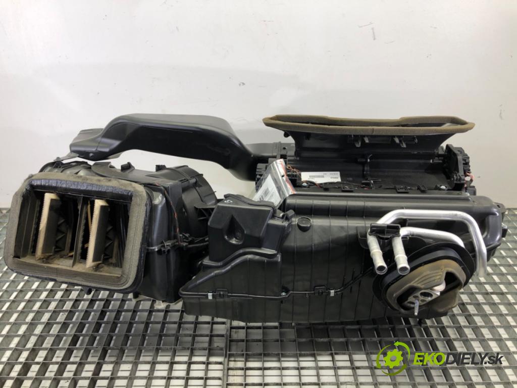 AUDI A4 B9 Kombi 2016 110 kW 2.0 TDI 1968 Výhrevné teleso, radiátor kúrenia komplet KOMBAJN 8W1820005A (Radiátor kúrenia)