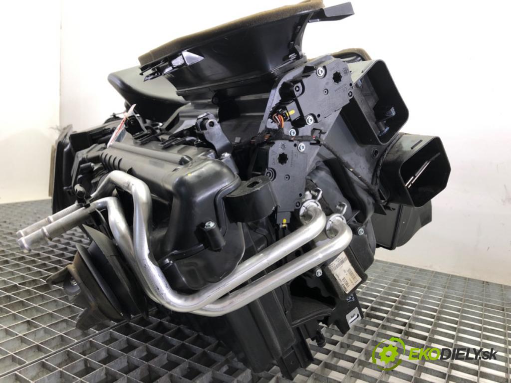 AUDI A4 B9 Kombi 2016 110 kW 2.0 TDI 1968 Výhrevné teleso, radiátor kúrenia komplet KOMBAJN 8W1820005A (Radiátor kúrenia)