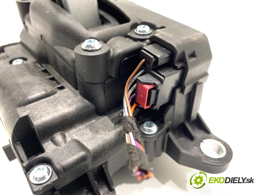 AUDI A4 B9 Kombi 2016 110 kW 2.0 TDI 1968 Kulisa 8W1713041E (Rýchlostná páka (kulisa))